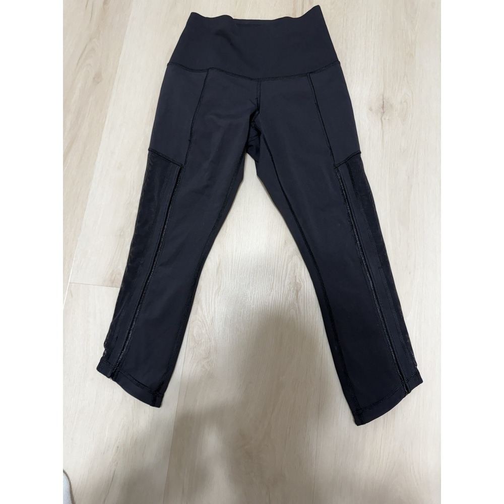 Lululemon Women's Size 4 Athletic Fit Compression Capri Leggings Black